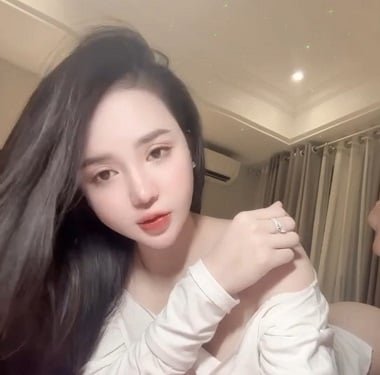 Chu Thúy Quỳnh quá hot, làm sao mà cưỡng lại được